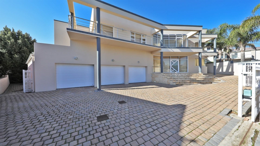 5 Bedroom Property for Sale in Plattekloof Western Cape